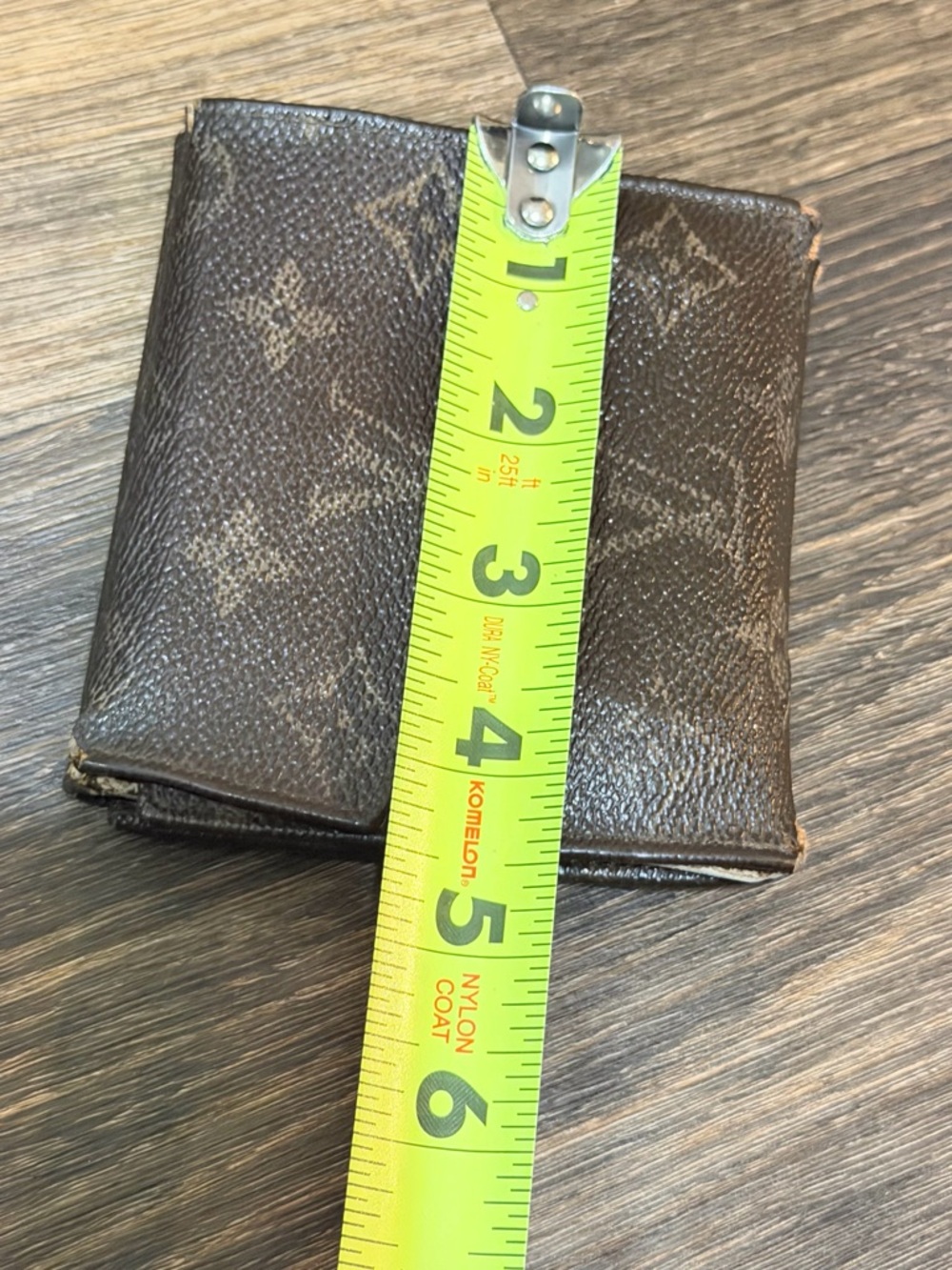 Louis Vuitton Tan Monogram Textured Leather Detail - Picture 13 of 13